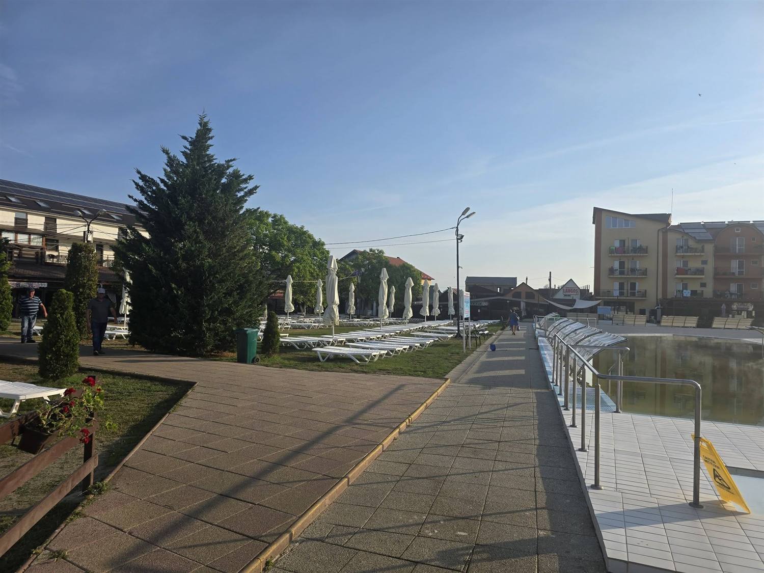 Sétány és napozóterület